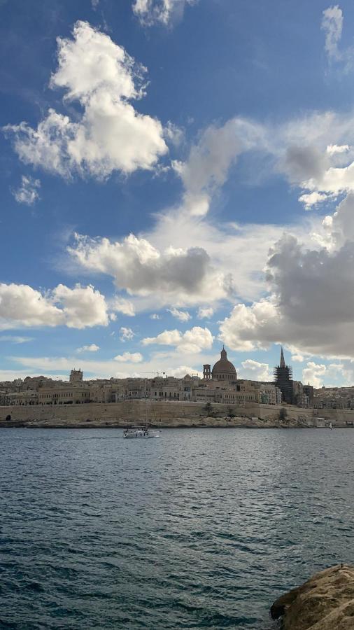 Spacious Seaview Sliema Apt, Steps From Valletta Ferry Bagian luar foto