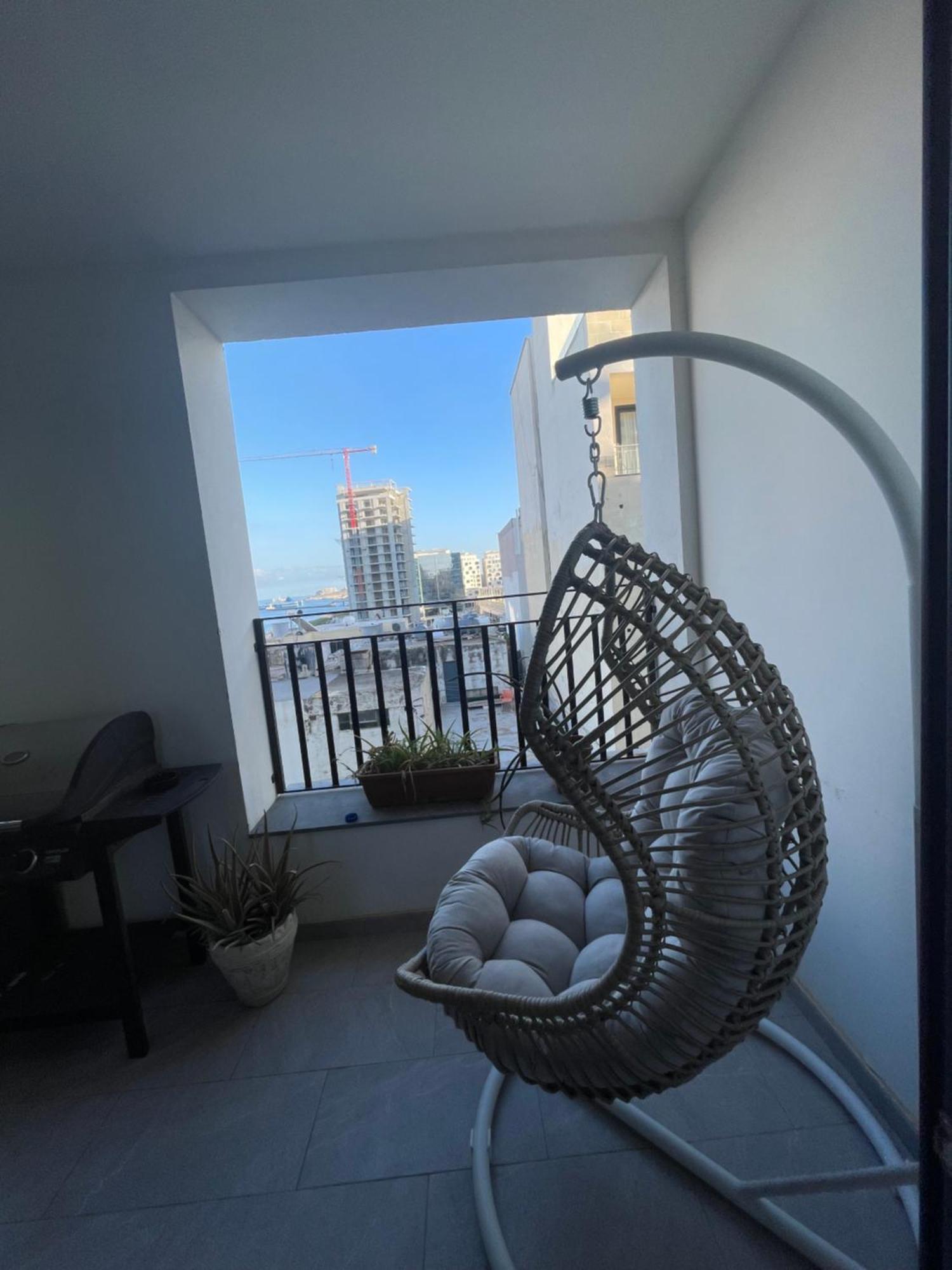 Spacious Seaview Sliema Apt, Steps From Valletta Ferry Bagian luar foto