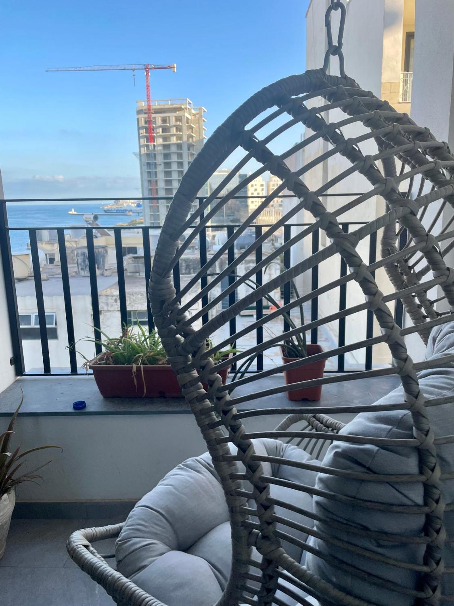 Spacious Seaview Sliema Apt, Steps From Valletta Ferry Bagian luar foto