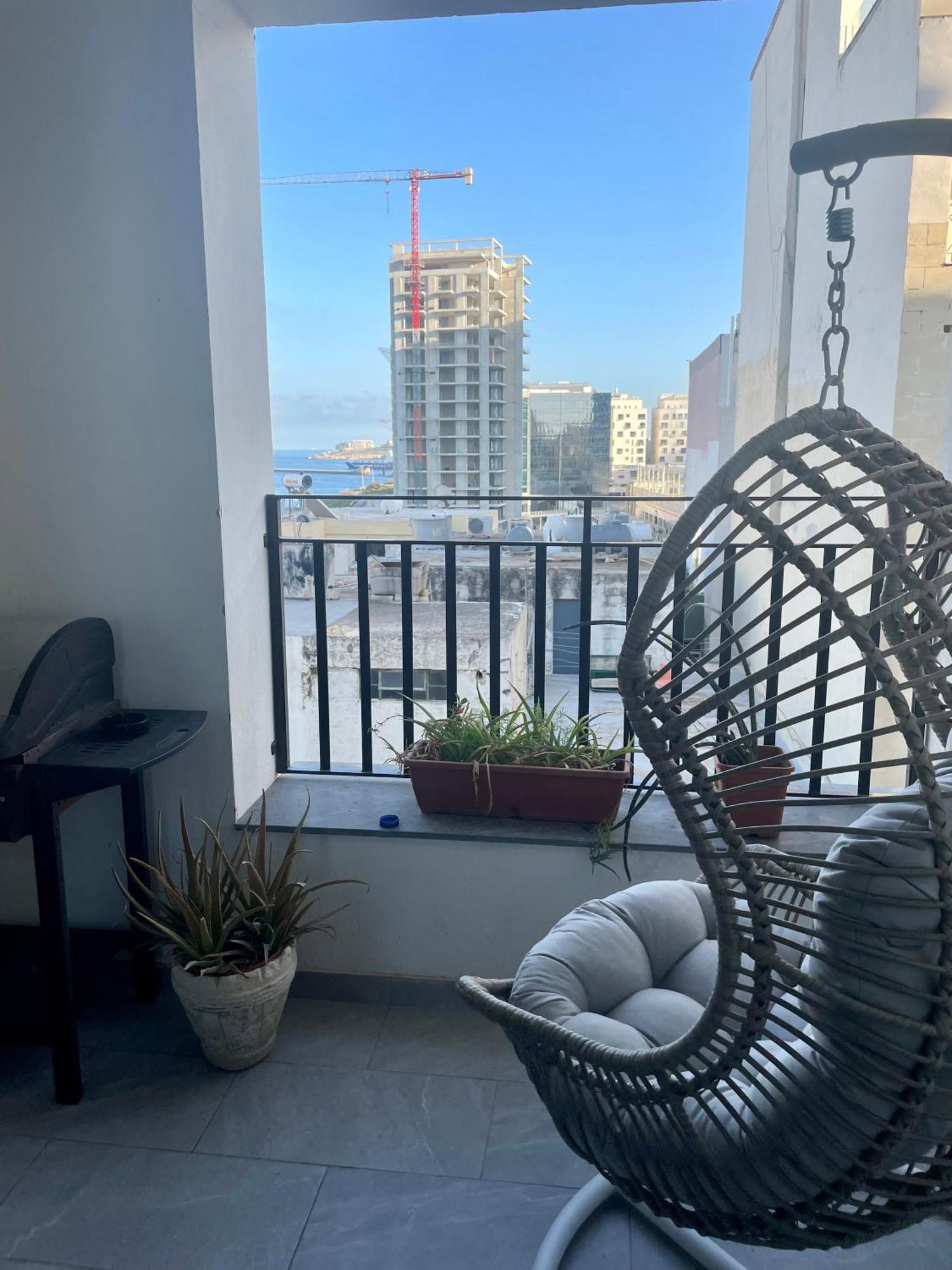 Spacious Seaview Sliema Apt, Steps From Valletta Ferry Bagian luar foto