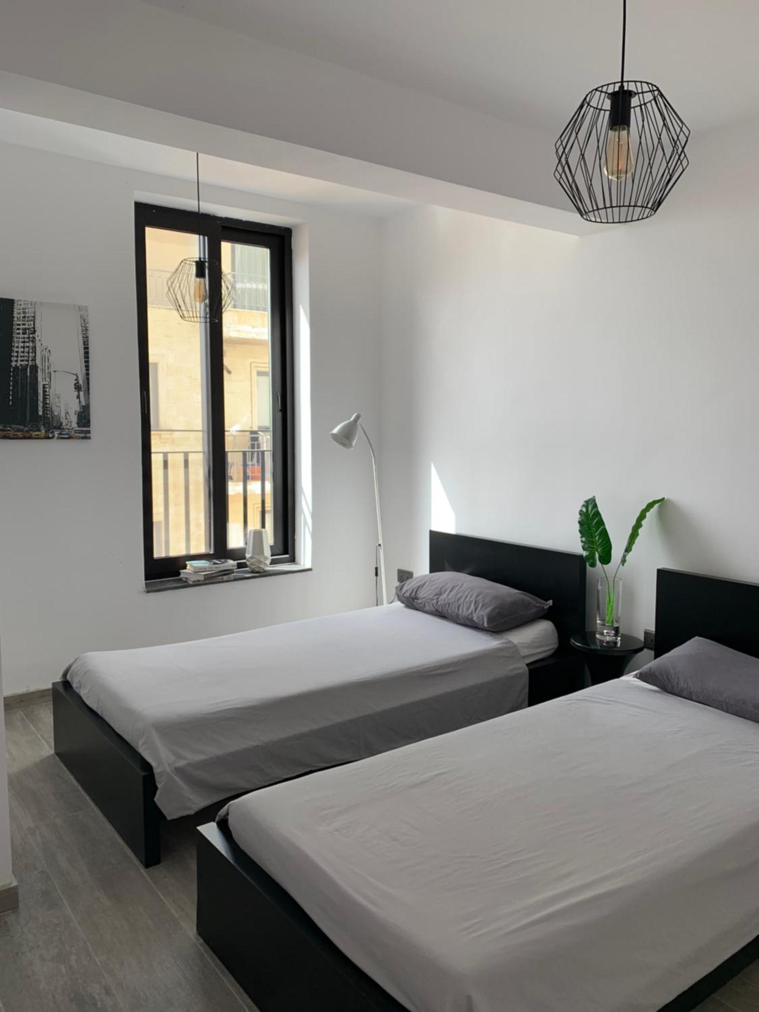Spacious Seaview Sliema Apt, Steps From Valletta Ferry Bagian luar foto