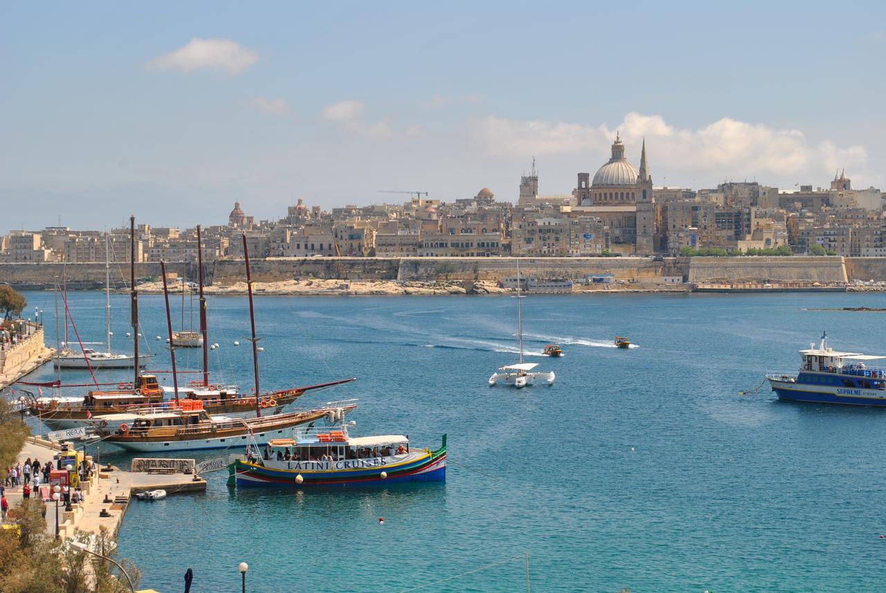 Spacious Seaview Sliema Apt, Steps From Valletta Ferry Bagian luar foto
