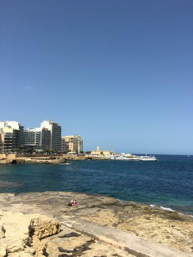 Spacious Seaview Sliema Apt, Steps From Valletta Ferry Bagian luar foto